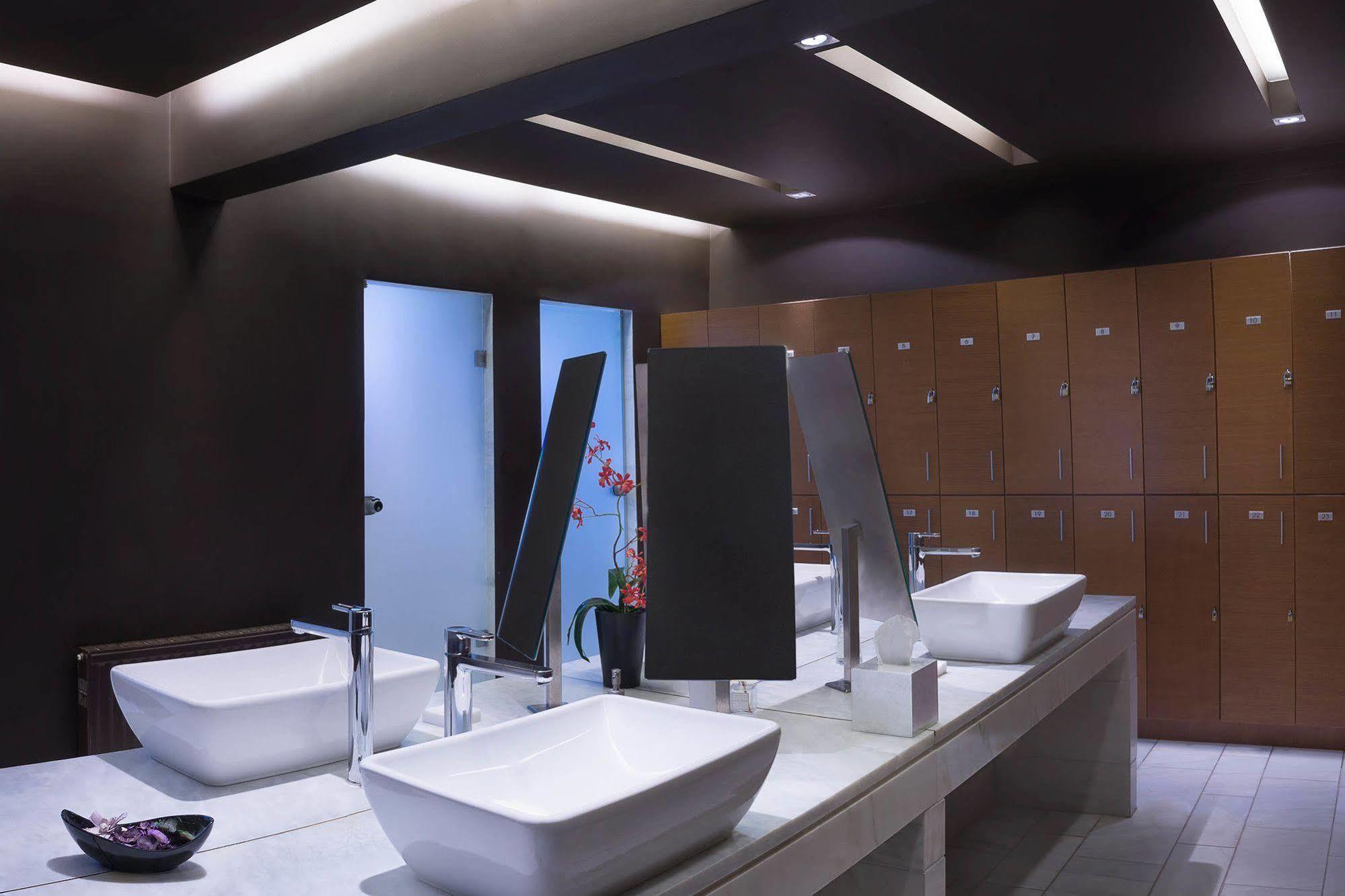 Esperos Palace Luxury & Spa Hotel แคซโทเรีย ภายนอก รูปภาพ