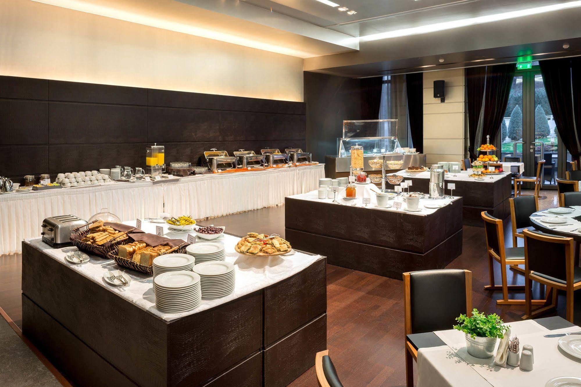 Esperos Palace Luxury & Spa Hotel แคซโทเรีย ภายนอก รูปภาพ